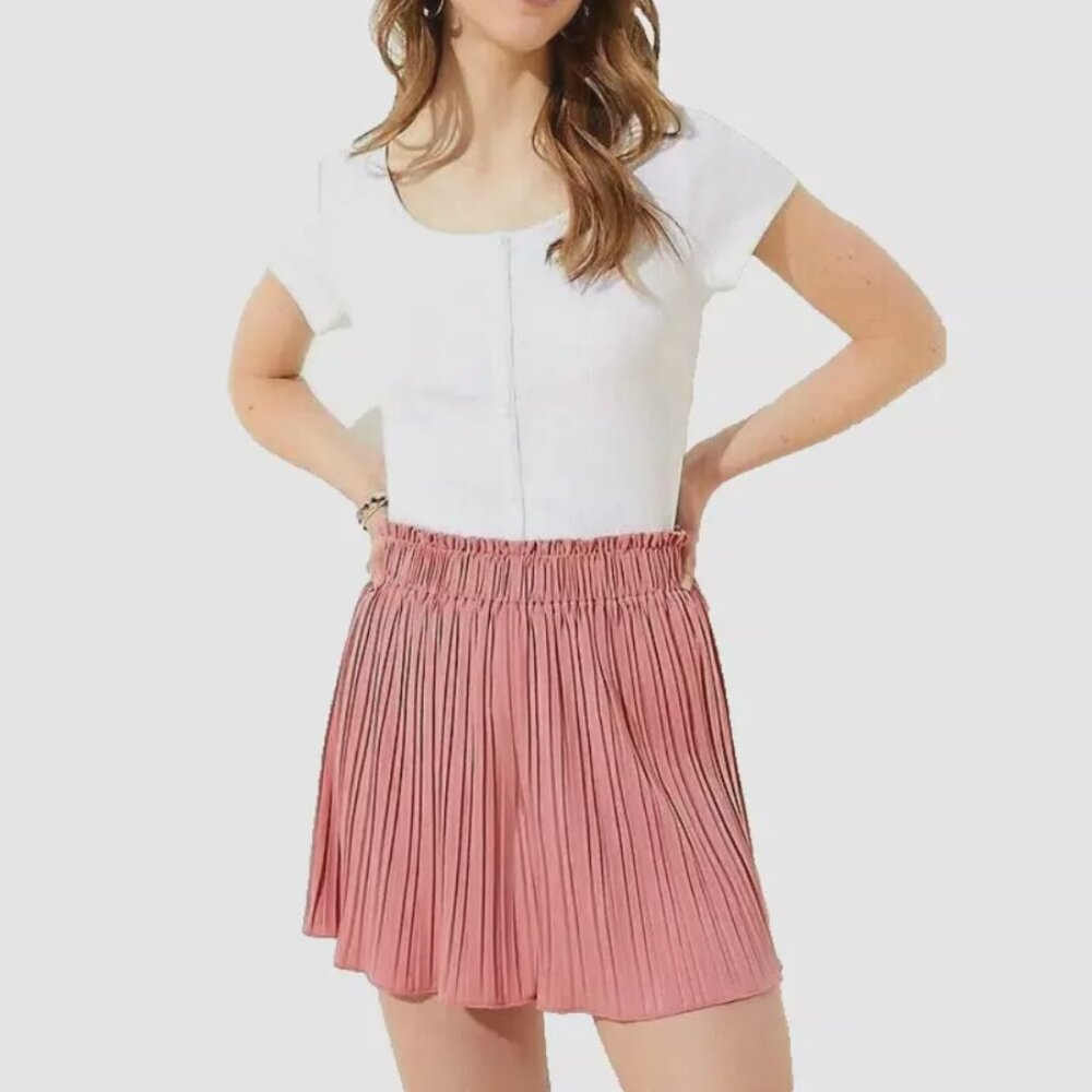 LOFT NWT pinked pleated flowy shorts size small
